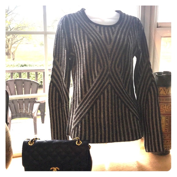 Beautiful Cashmere sweater black and gray size small - Picture 3 of 8